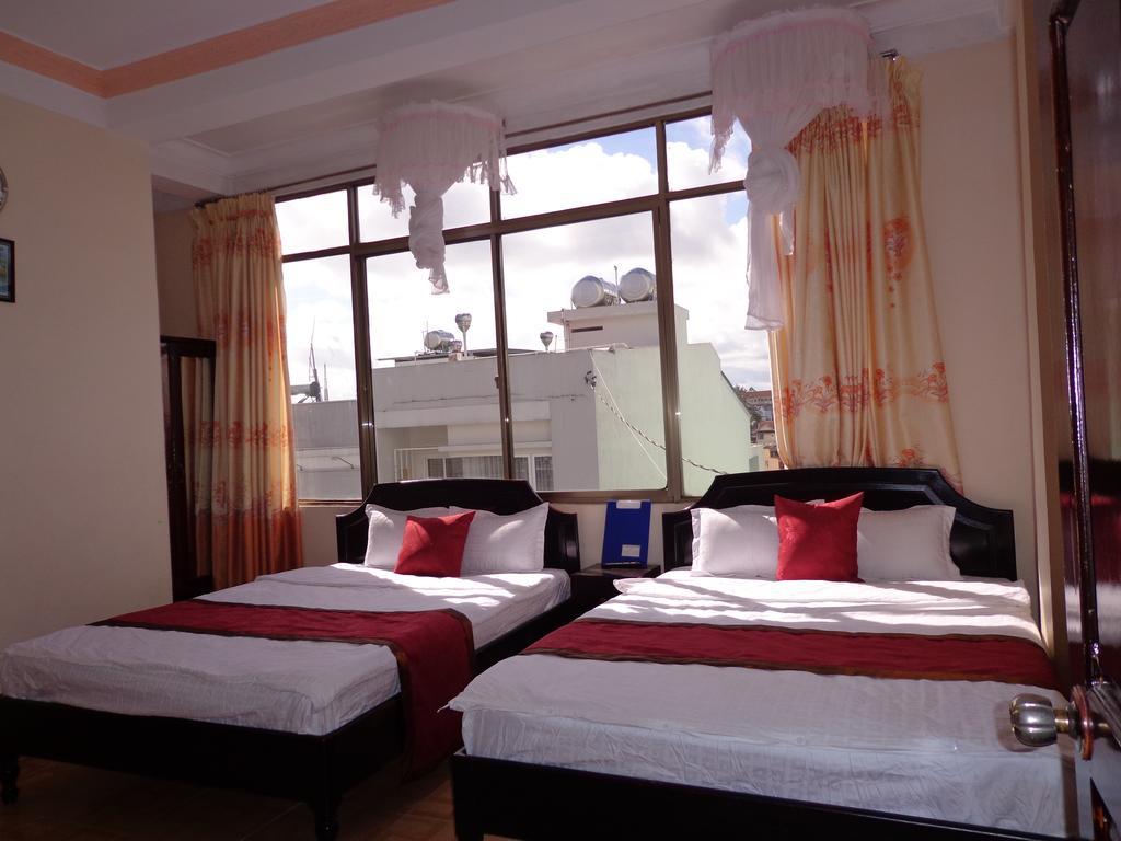 Phuong Tung Hotel Da Lat Exterior photo